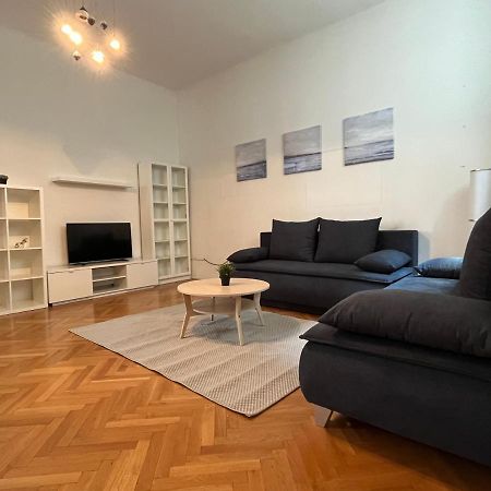 Apartamento Stylish Apt Near Urania 1Br Viena Exterior foto