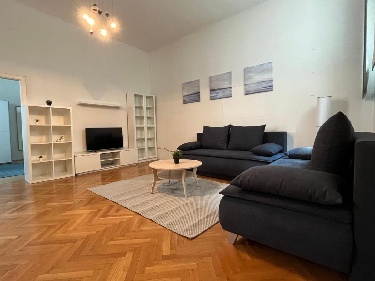 Apartamento Stylish Apt Near Urania 1Br Viena Exterior foto