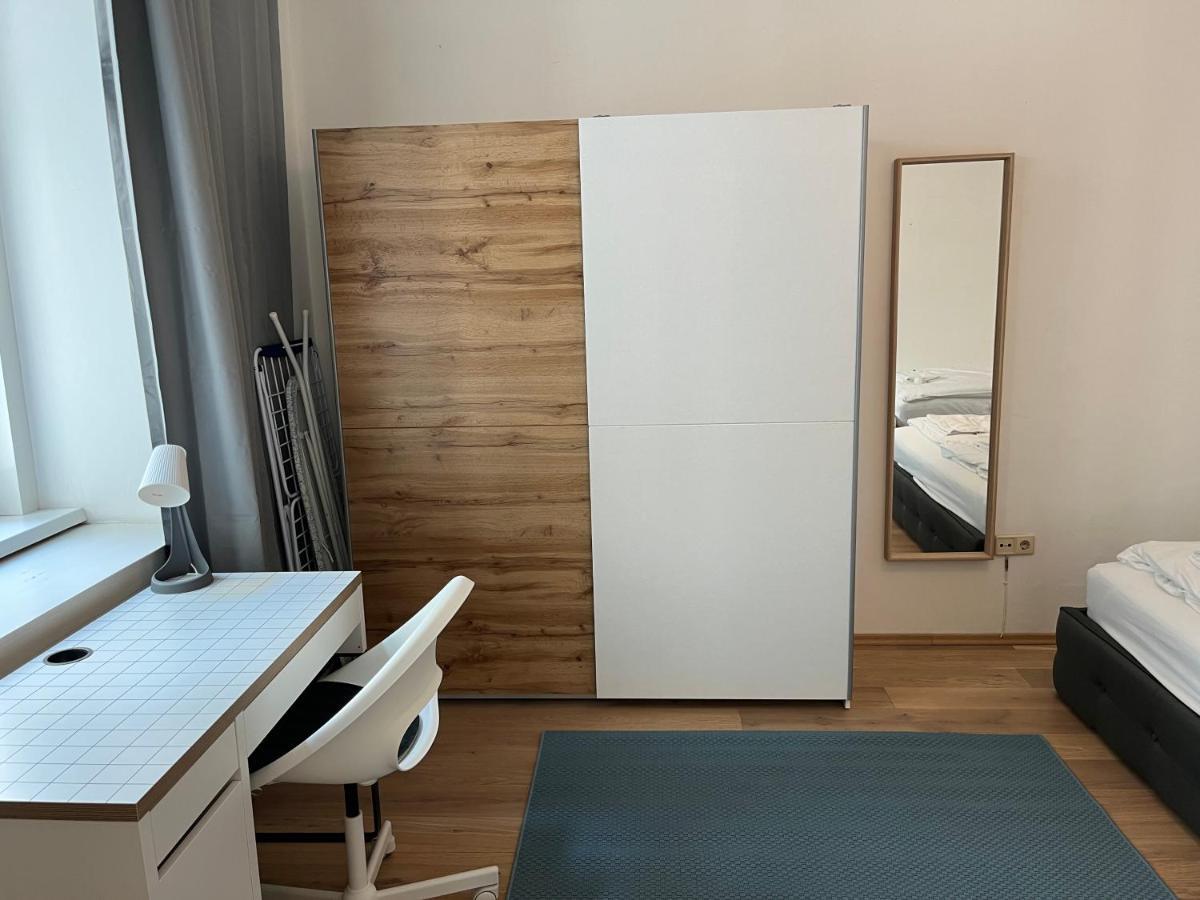 Apartamento Stylish Apt Near Urania 1Br Viena Exterior foto