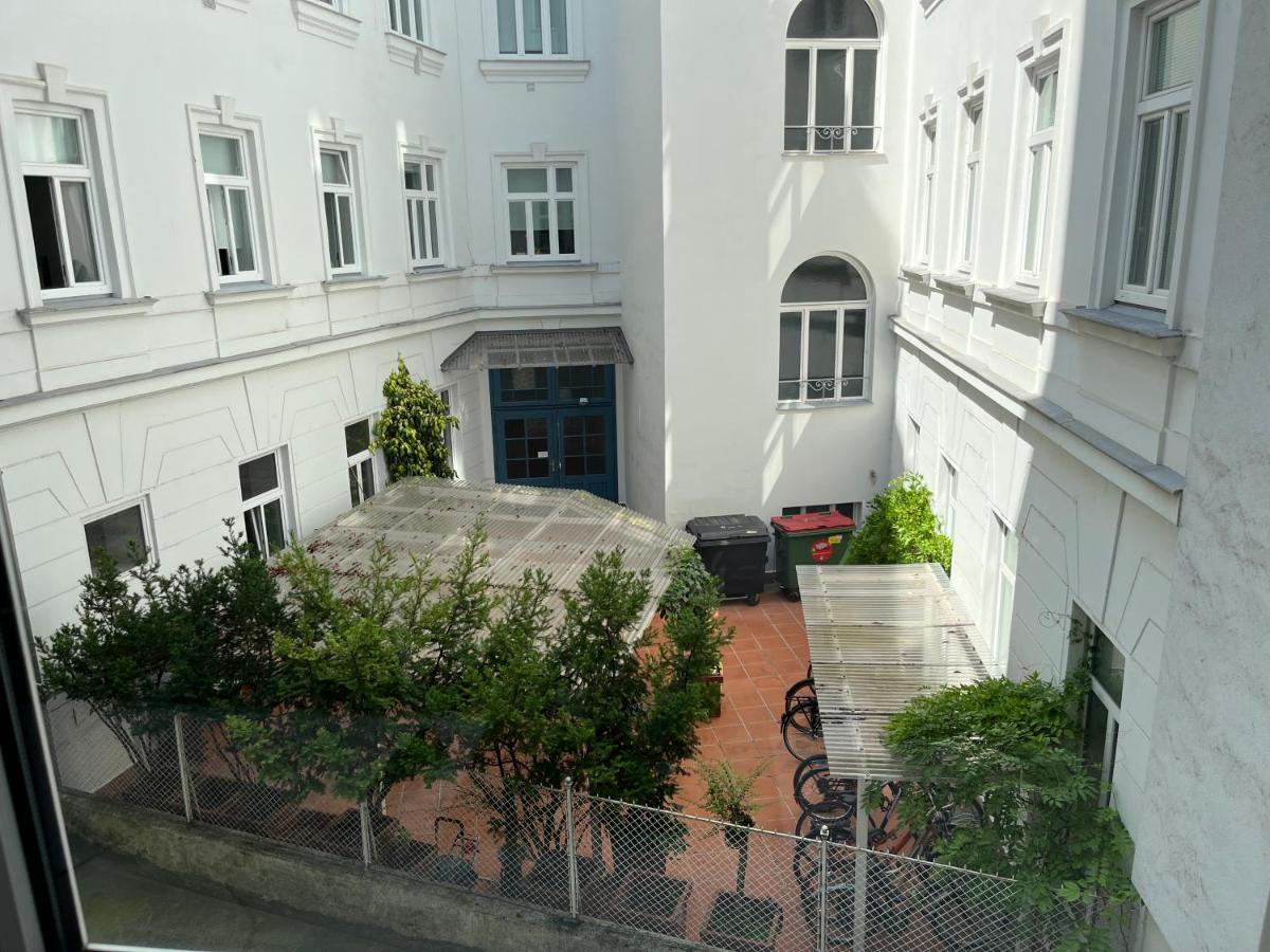 Apartamento Stylish Apt Near Urania 1Br Viena Exterior foto