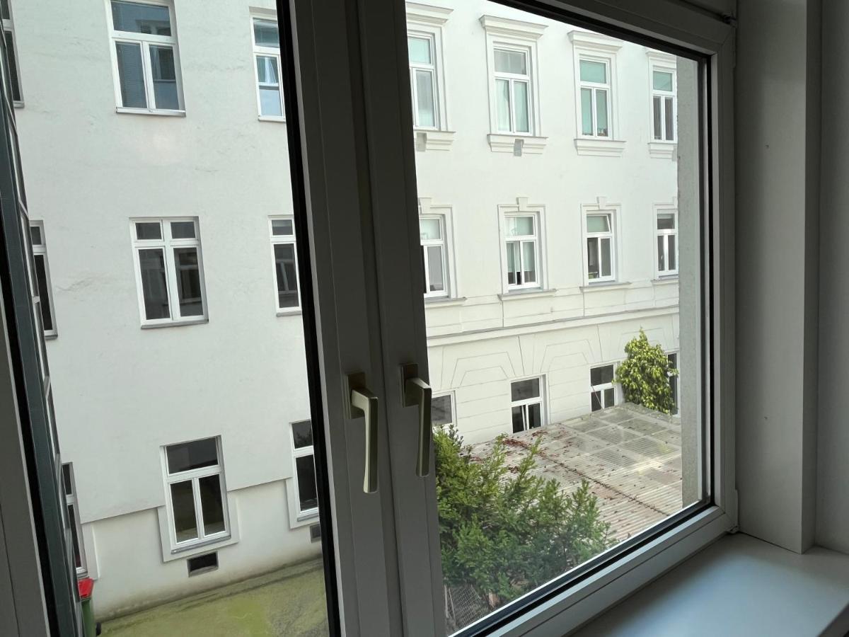 Apartamento Stylish Apt Near Urania 1Br Viena Exterior foto