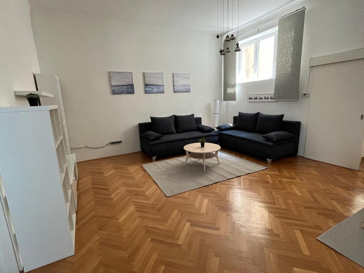 Apartamento Stylish Apt Near Urania 1Br Viena Exterior foto